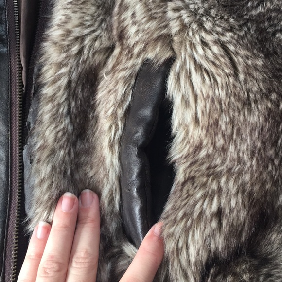 Faux Fur Aviator Style Vest! Zip-Up + Pockets - Picture 3 of 8